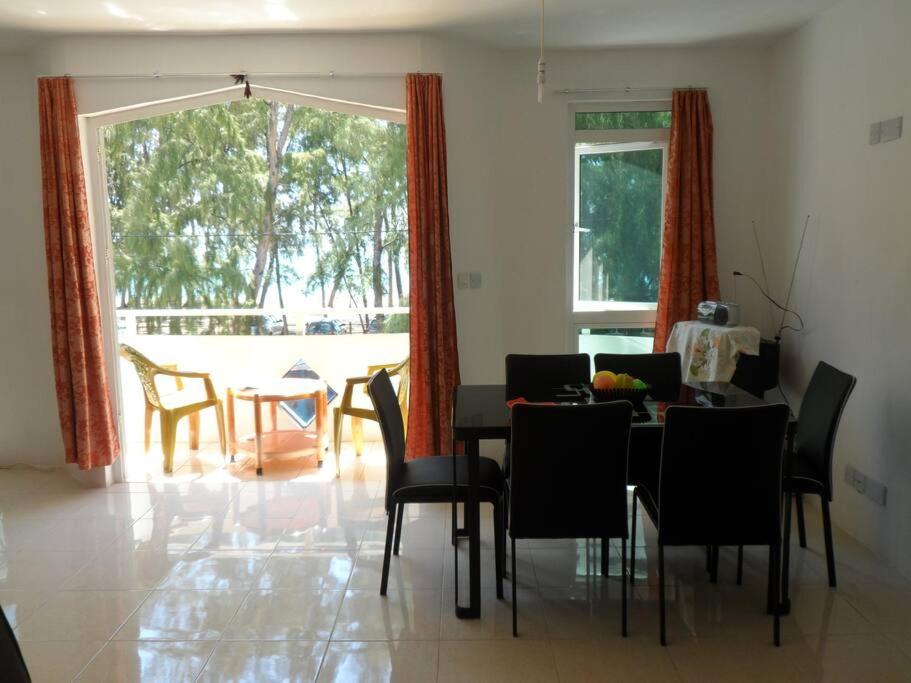 Sea Front 2 Bedrooms Apartment Flic-en-Flacq المظهر الخارجي الصورة